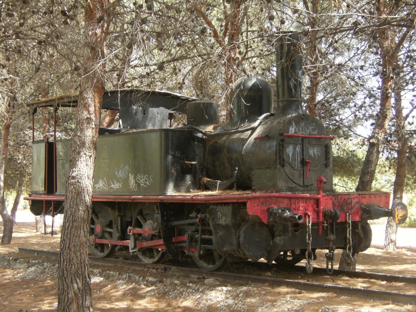 Máquina del tren pintada